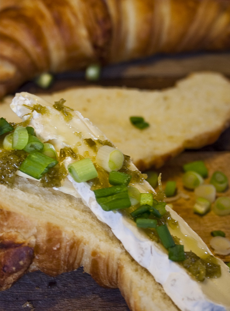 Recette - Croissant au fromage Brie aux fleurs d'ail - Le Petit Mas
