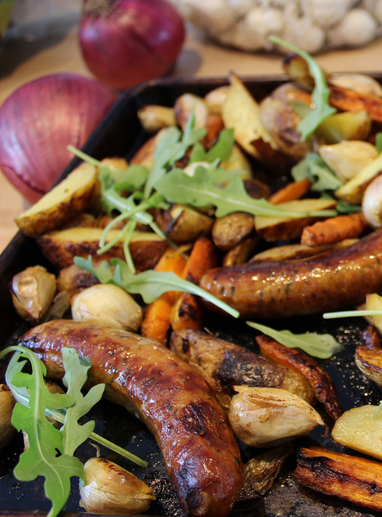 Recette | Plaque de légumes d'hiver aux fleurs d'ail, ail confit et saucisses | Le Petit Mas