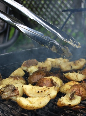 Recette de pommes de terre grillées aux herbes et aux fleurs d'ail - Recettes de fleurs d'ail du Québec et ail du Québec - Le Petit Mas